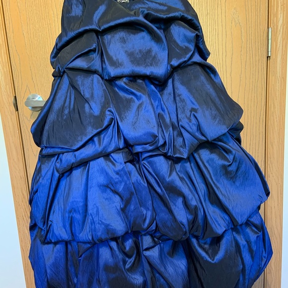 Christopher Henry for Joli Ballgown - Picture 4 of 12